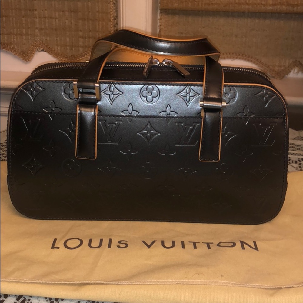 Louis Vuitton Shelton Vernis Monogram Cuir Mat